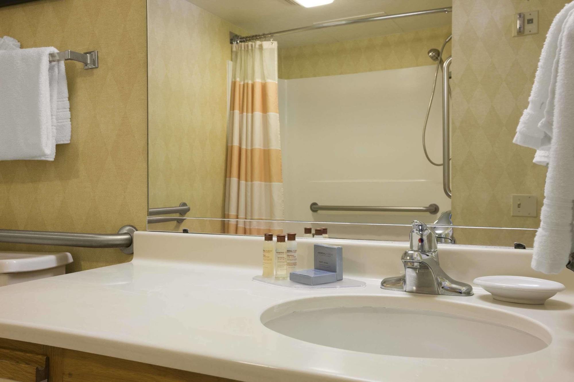 Hawthorn Suites By Wyndham Philadelphia Airport Exterior foto