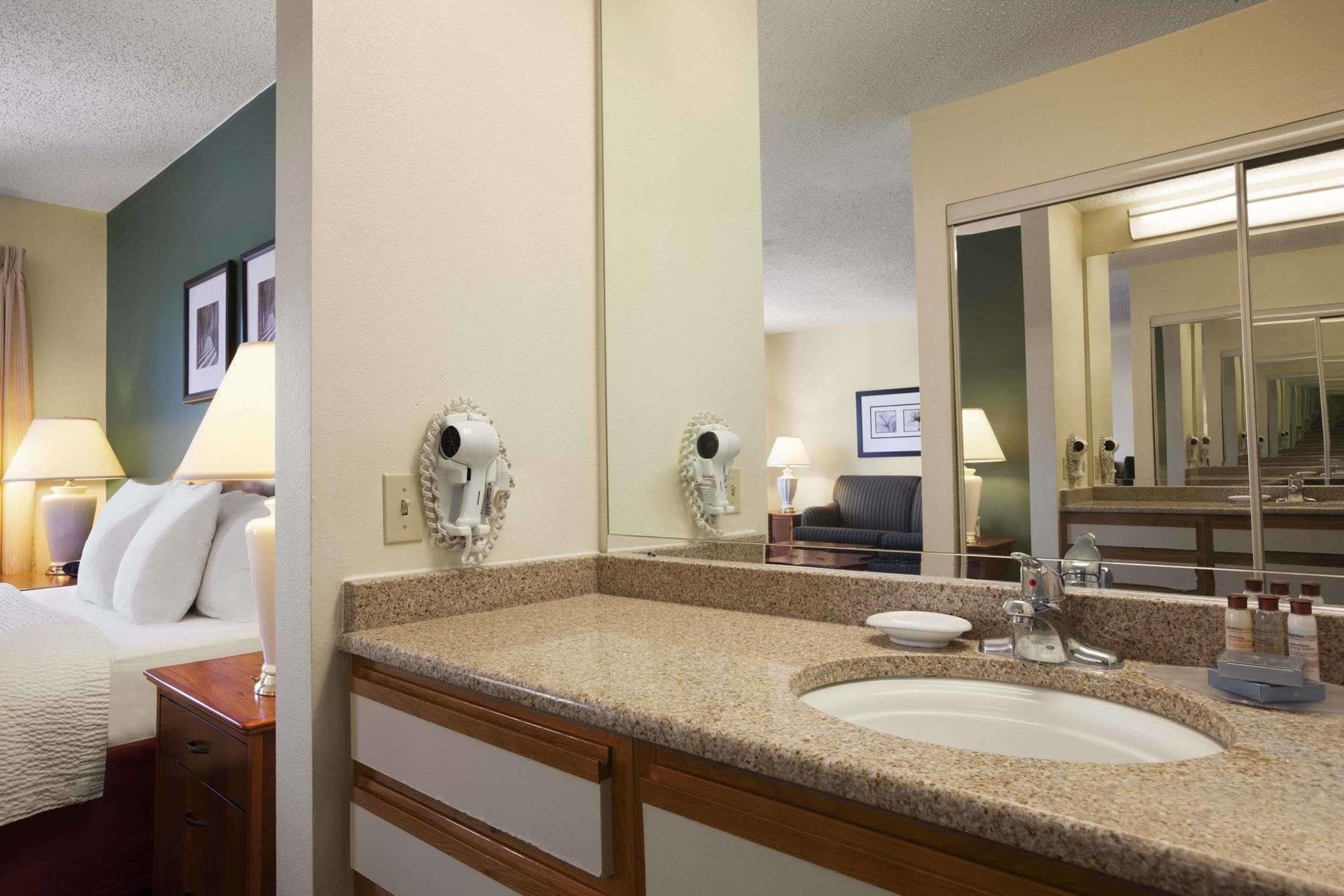 Hawthorn Suites By Wyndham Philadelphia Airport Exterior foto