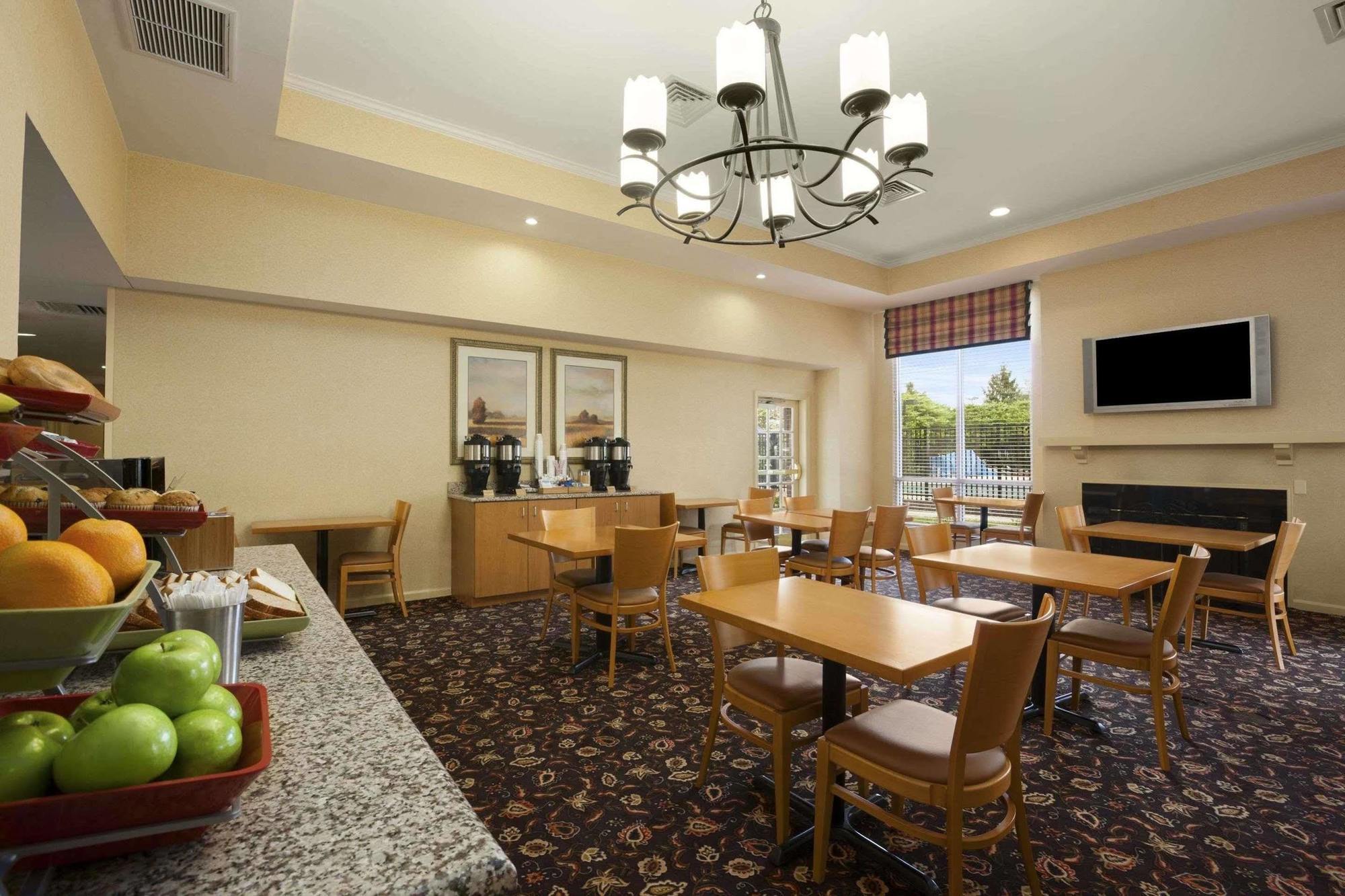 Hawthorn Suites By Wyndham Philadelphia Airport Exterior foto