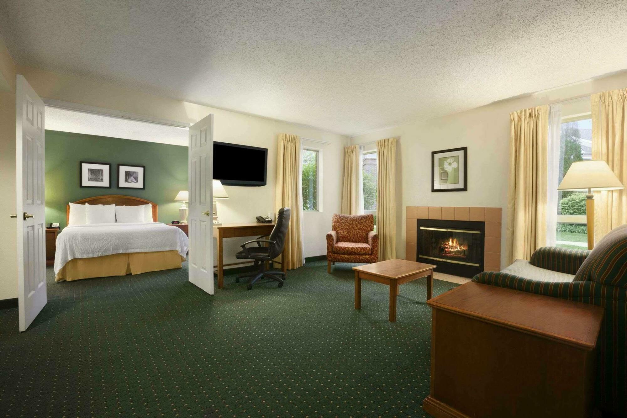 Hawthorn Suites By Wyndham Philadelphia Airport Exterior foto